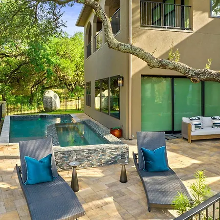 Luxury Lakeside Villa With Lake Lbj Access, Electric Boat Lift, & Countless Amenities